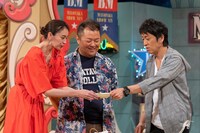 左から宮田聡子、ブラックマヨネーズ。(c)読売テレビ