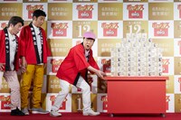 「押すなよ！」のくだりを繰り広げるダチョウ倶楽部。