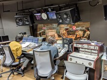 「ラジオで単独LIVE～これぞ！ニッポンの社長～」収録中の様子。