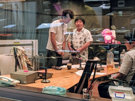 「ラジオで単独LIVE～これぞ！ニッポンの社長～」収録中の様子。