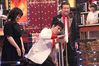 （左から）みはる、Mr.シャチホコ、佐藤二朗。(c)フジテレビ