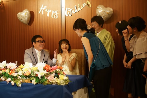 バッファロー吾郎A扮する菅沼晃一の結婚式のシーン。