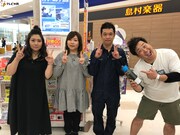 左から海原やすよ ともこ、プラス・マイナス。