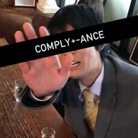 「COMPLY+-ANCE」ビジュアル