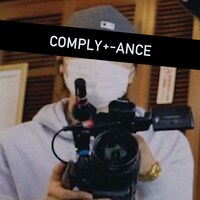 「COMPLY+-ANCE」ビジュアル