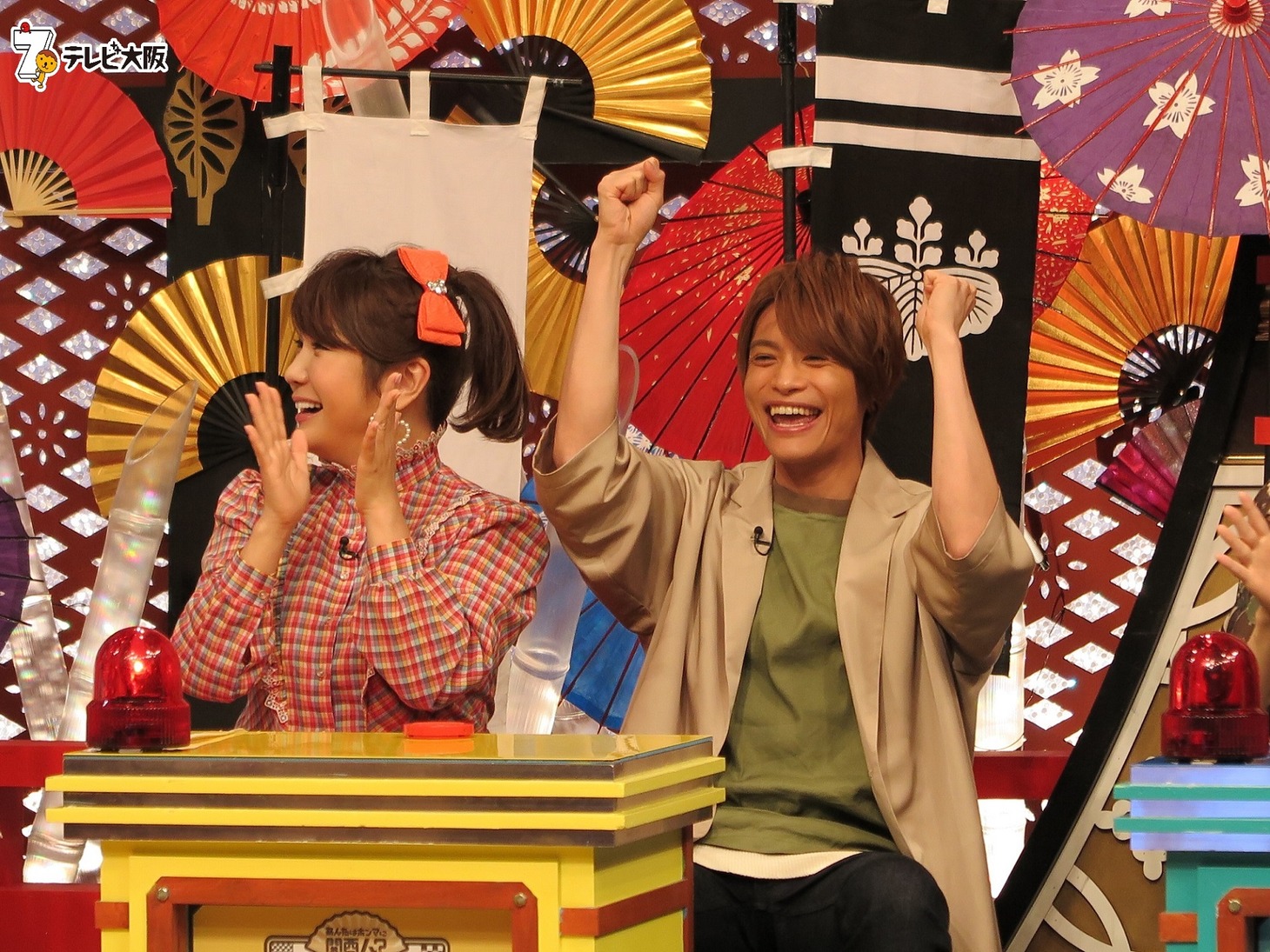 左からはるな愛、中間淳太。 (c)テレビ大阪