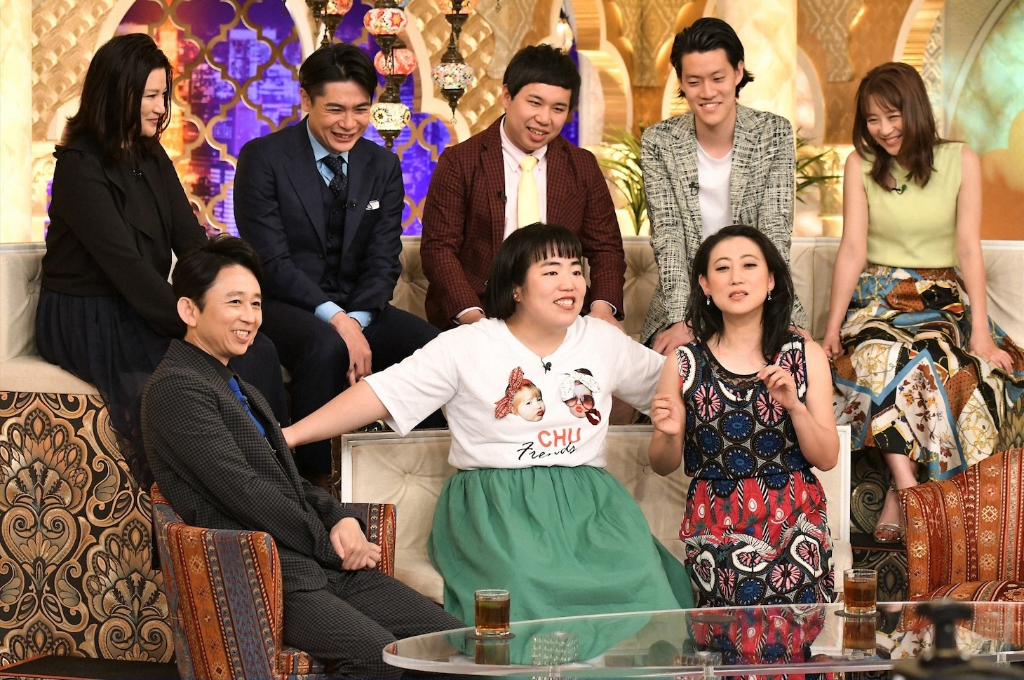 「櫻井・有吉THE夜会」にゲスト出演する、ゆりやんレトリィバァ（前列中央）、友近（前列右）。(c)TBS
