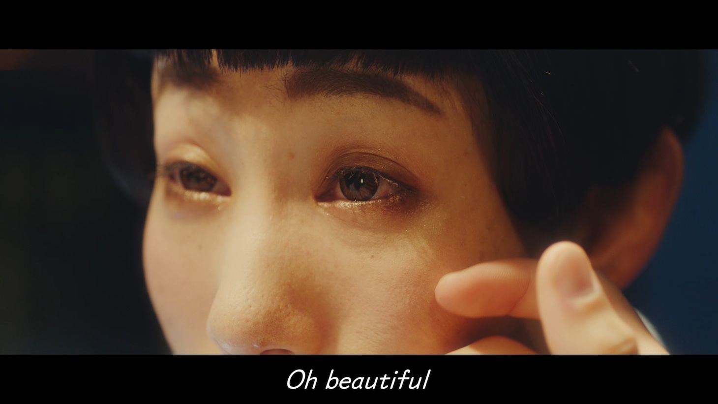 Web動画「変わる女、求めだす男、めっちゃええホテルでのアバンチュール。#瞳ポエム」より。