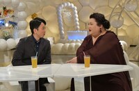 （左から）有吉弘行、マツコ・デラックス。(c)テレビ朝日