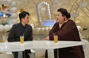 (左から)有吉弘行、マツコ・デラックス。(c)テレビ朝日