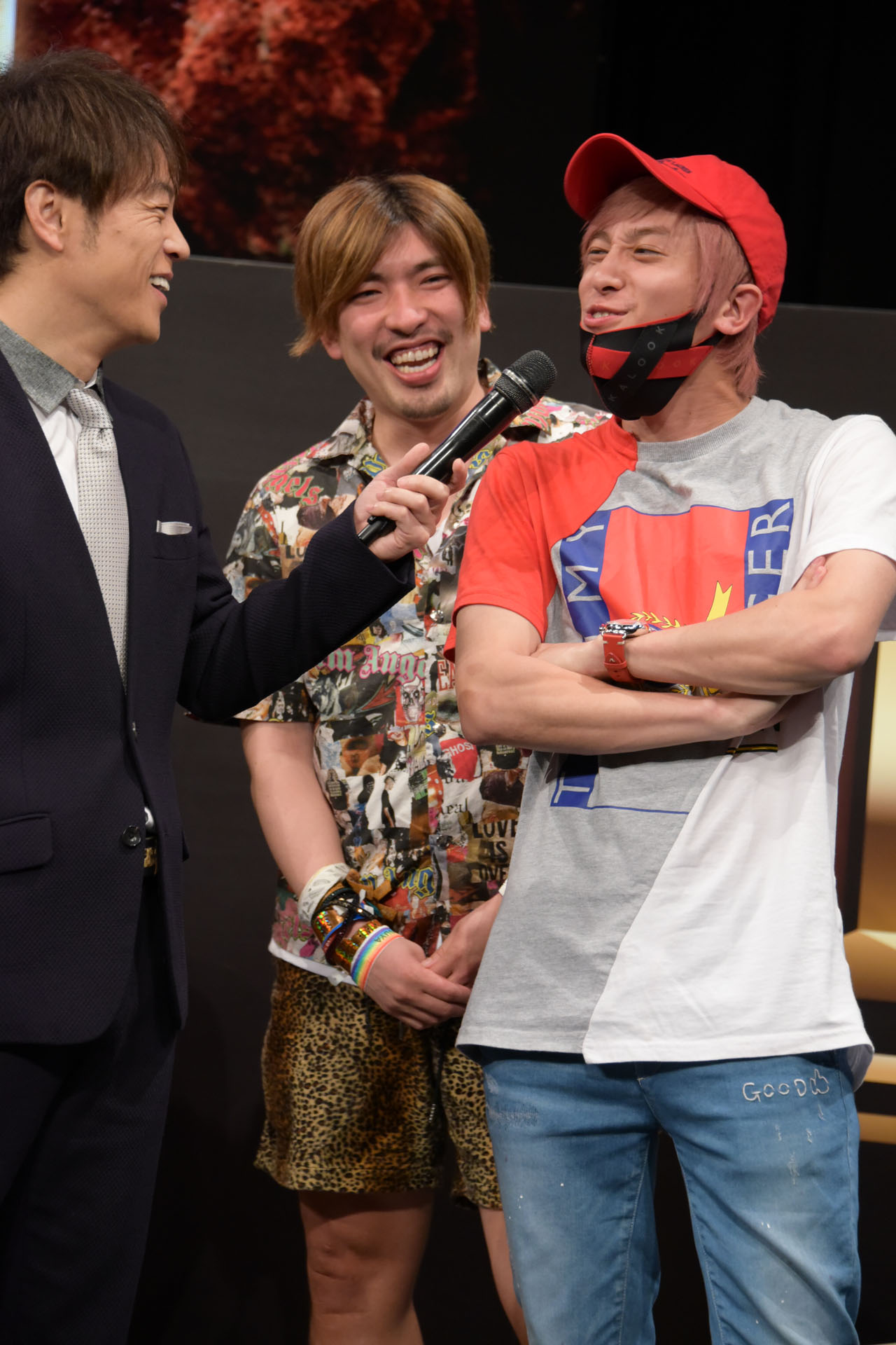 EXITと陣内智則（左）。