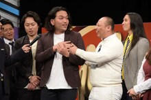見取り図・盛山の胸を触るトム・ブラウンみちお。