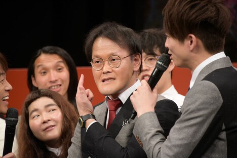 まつげエクステをしていると話すアインシュタイン稲田。