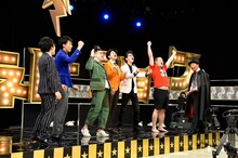 「有田ジェネレーション」に出演する（左から）スタンダップコーギー、カナメストーン、モグライダー、バイきんぐ小峠。(c)TBS