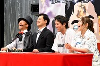 （左から）バイきんぐ小峠、くりぃむしちゅー有田、狩野英孝、西野未姫。(c)TBS