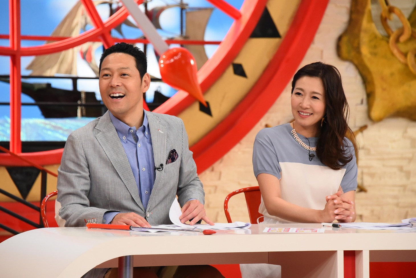 （左から）東野幸治、村西利恵アナ。(c)関西テレビ
