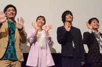 左からとろサーモン村田、山谷花純、黒羽麻璃央、NON STYLE井上。