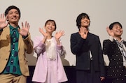 左から村田秀亮、山谷花純、黒羽麻璃央、井上裕介。