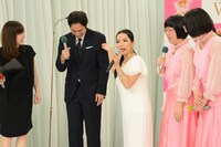 アンミカに扮して登場したとくこ（中央）。