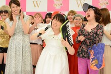 「山田邦子サイコー！」と笑顔を見せるまとばゆう。