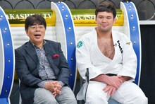 左から小倉久寛、ウルフ・アロン。(c)MBS