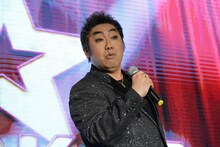 モノマネを披露するコロッケ。