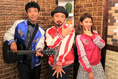 左からどぶろっく、相楽咲花。