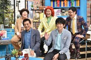 「それって!?実際どうなの課」に出演する博多華丸・大吉と（後列左から）森三中・大島、アイデンティティ。(c)中京テレビ