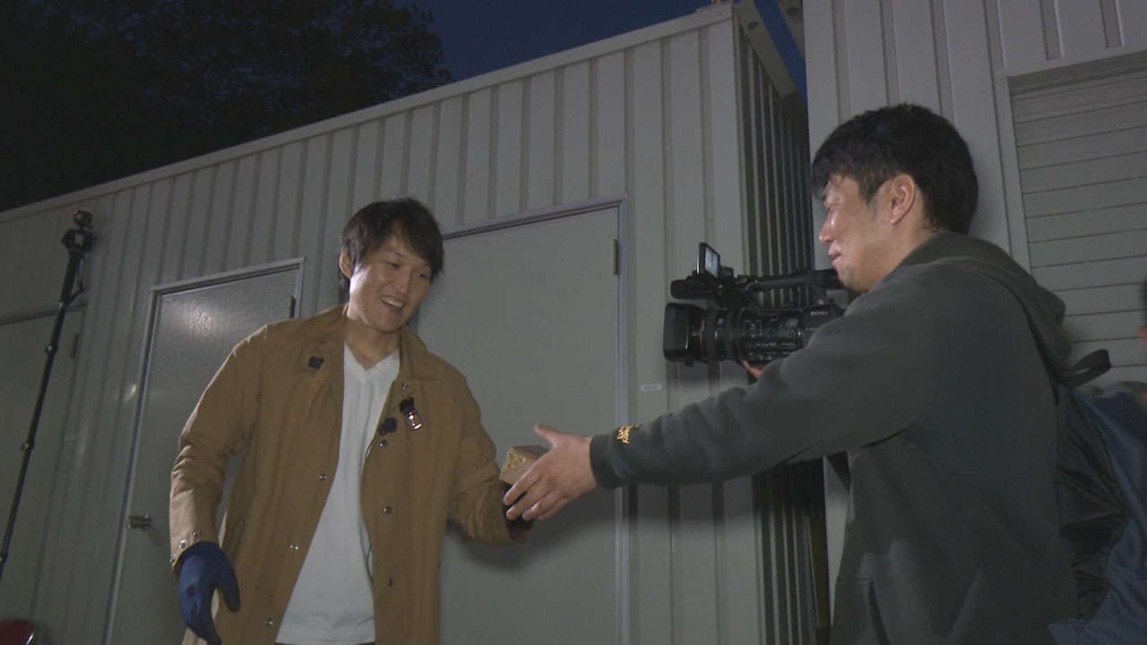 「千原ジュニアと九州で人気番組を創る番組」のワンシーン。