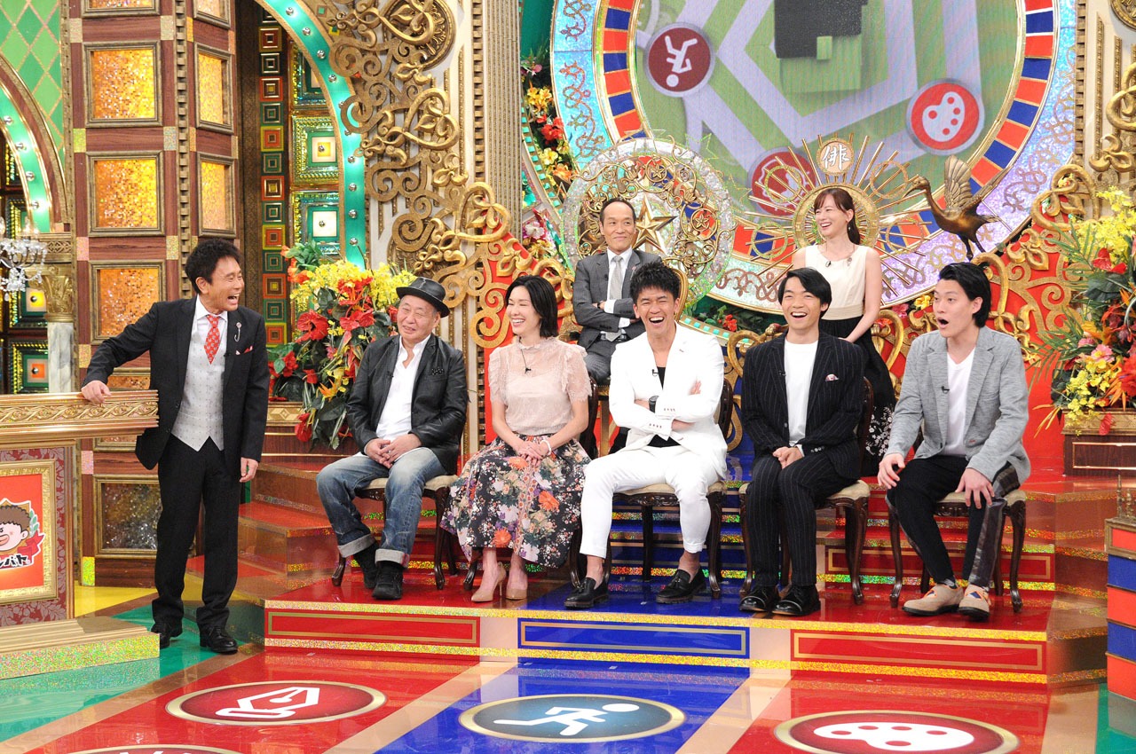 「俳句の才能査定ランキング」に挑戦する面々。前列右端が霜降り明星・粗品。(c)MBS