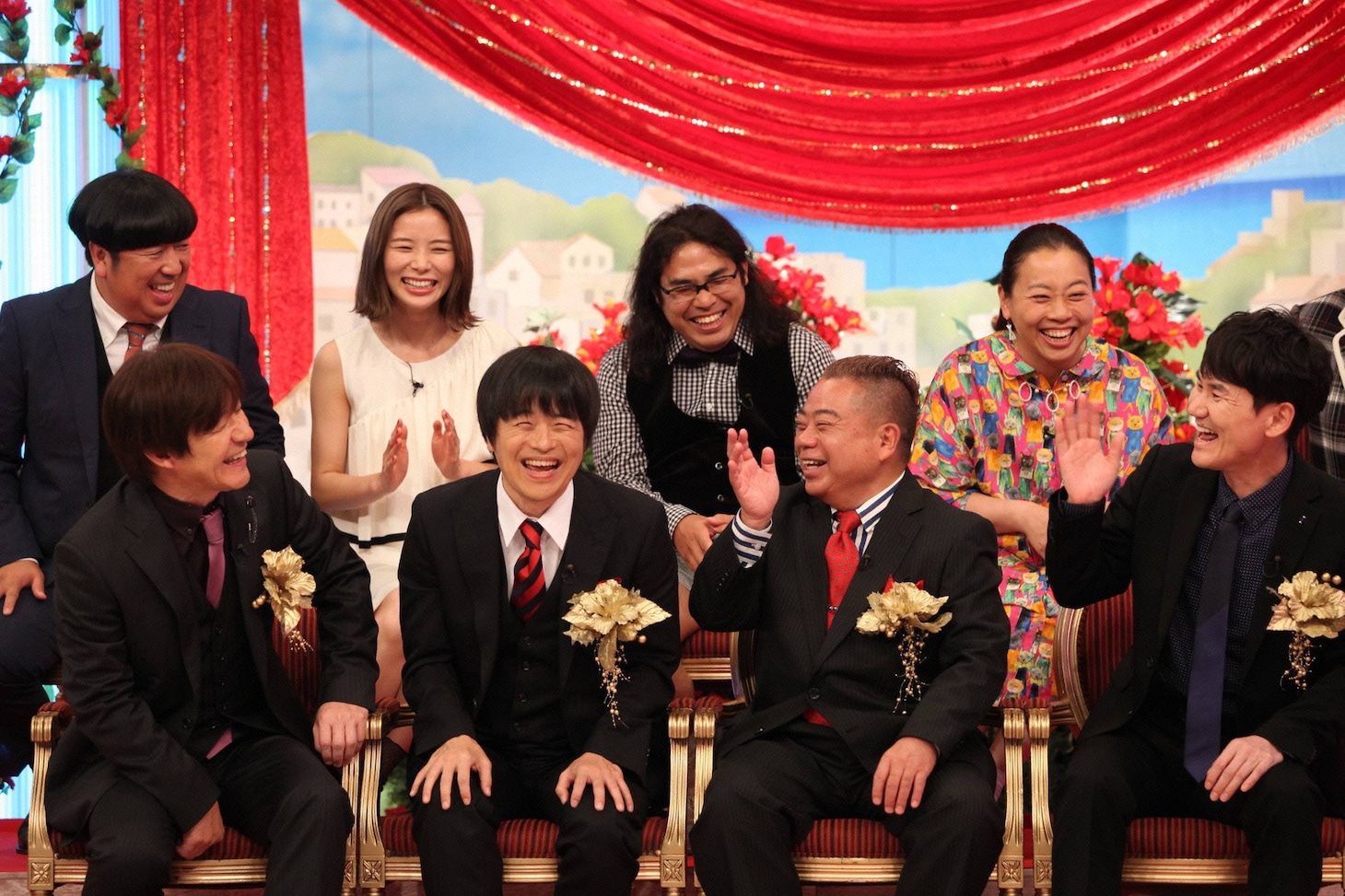 （前列左から）内村光良、バカリズム、出川哲朗、南原清隆、（後列左から）バナナマン日村、朝日奈央、ロッチ中岡、いとうあさこ。(c)フジテレビ