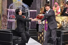 左から有吉弘行、嶋大輔。(c)日本テレビ