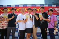 左から和牛、アキナ、アインシュタイン、天才ピアニスト竹内。