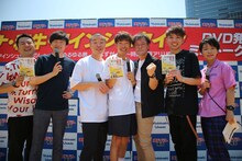 DVD発売記念イベントを開催した（左から）和牛、アキナ、アインシュタイン、天才ピアニスト竹内。