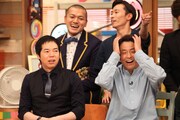 （前列左から）今田耕司、ネプチューン堀内と、カミナリ（後列）。(c)フジテレビ