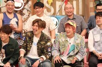 EXIT（前列中央）らスタジオ出演する芸人たち。(c)フジテレビ