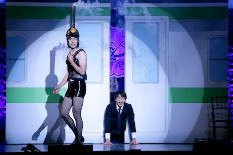 「ネタギリッシュNIGHT」チャンピオン大会で「SLクラブ」と題したコントを披露するザ・ギース。(c)テレビ東京