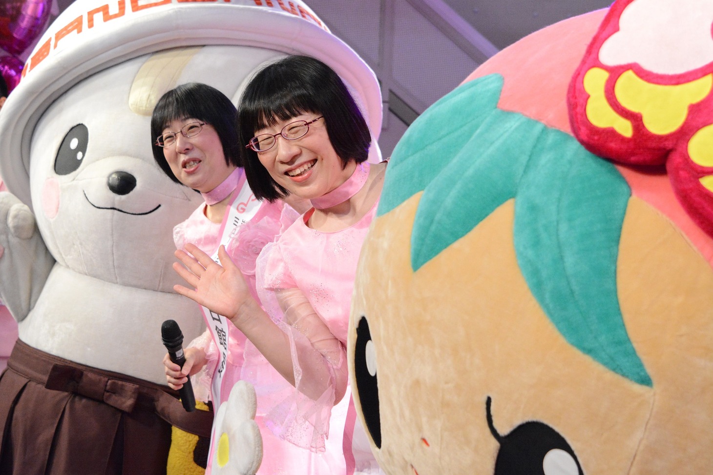 左からさのまる、阿佐ヶ谷姉妹、とちはなちゃん。