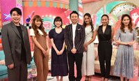 「有吉と採点したがる女たち」MCの有吉弘行（中央）、平成ノブシコブシ吉村（左端）ら出演者たち。(c)TBS