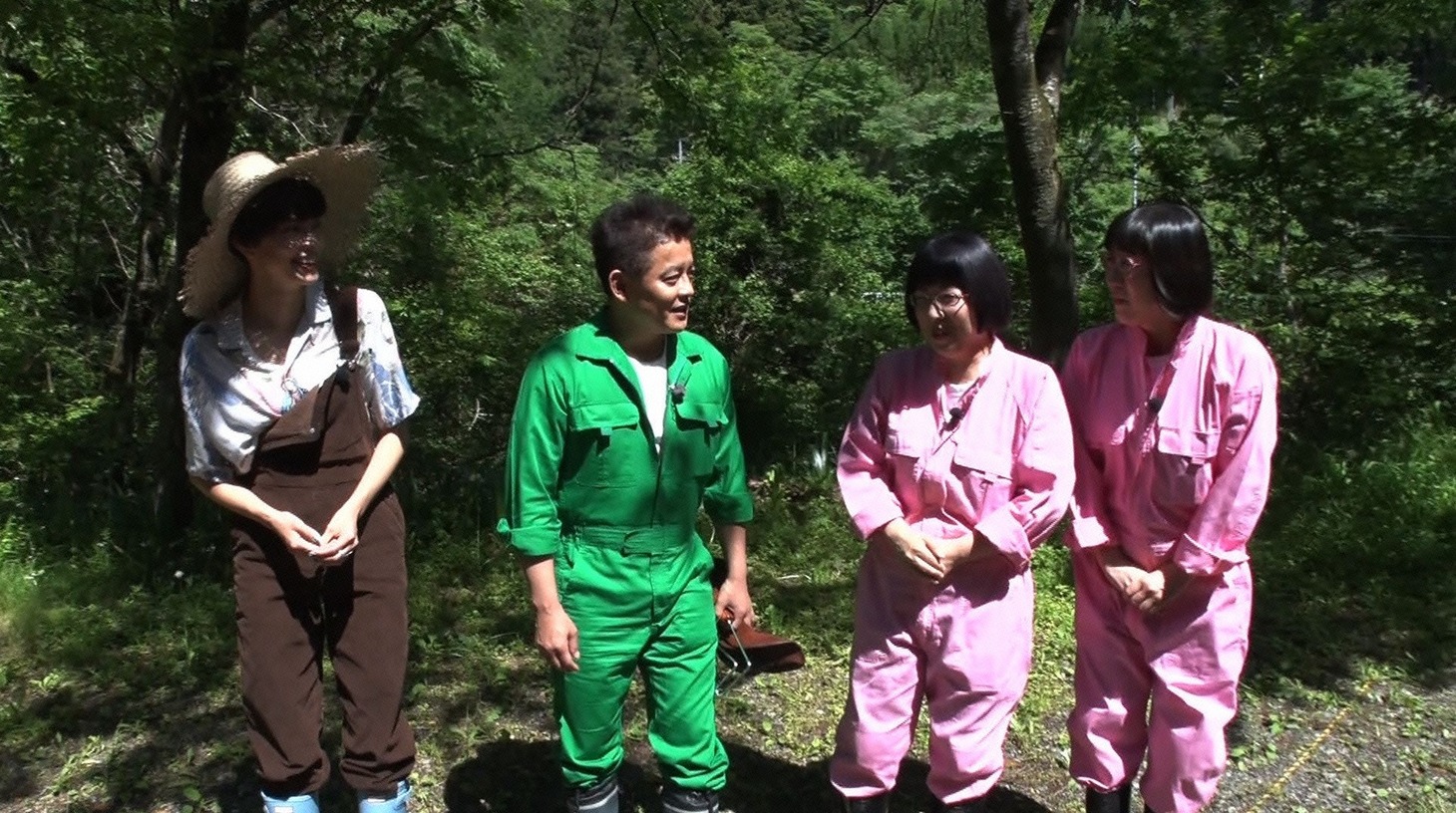 左から森星、スピードワゴン井戸田、阿佐ヶ谷姉妹。(c)日本テレビ