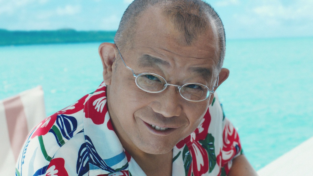 「サマージャンボ宝くじ『海辺で宝くじ』」編に出演する笑福亭鶴瓶。