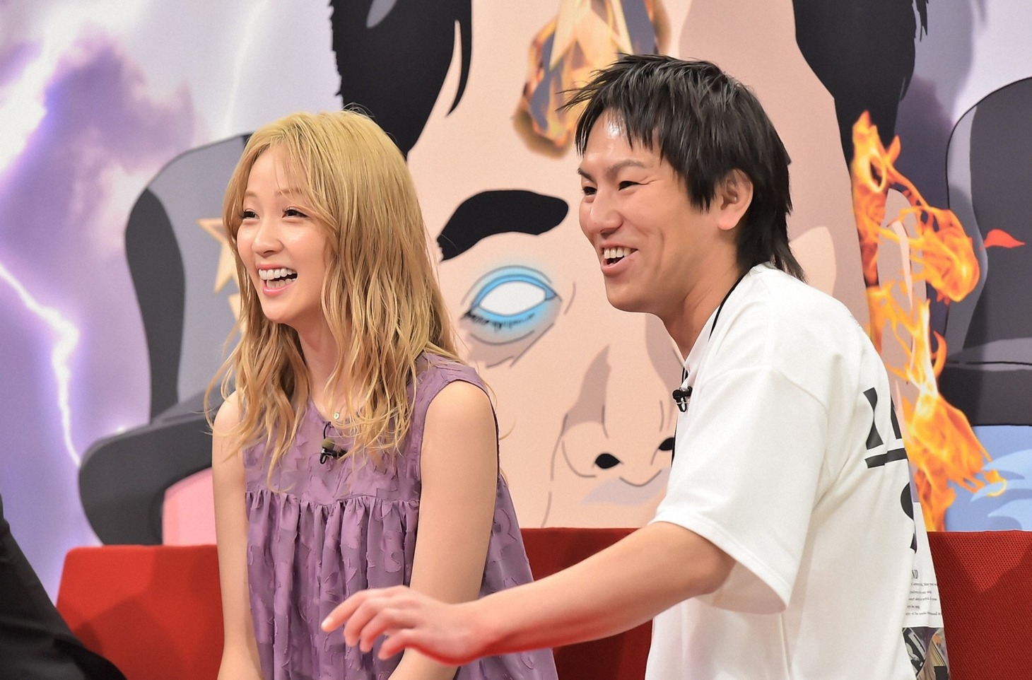 （左から）Dream Ami、狩野英孝。(c)TBS
