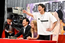 （左から）バイきんぐ小峠、くりぃむしちゅー有田、Dream Ami、狩野英孝（右）ら。(c)TBS