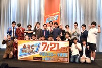 「第40回ABCお笑いグランプリ」決勝進出者発表会見の出席者たち。