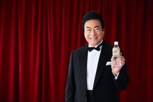 天海の水アンバサダーに就任した高橋英樹。