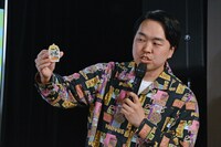 大宮セブングッズを紹介するジェラードンかみちぃ。