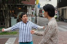 霜降り明星のロケの様子。(c)静岡朝日テレビ