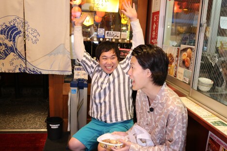 霜降り明星のロケの様子。(c)静岡朝日テレビ