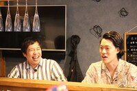 霜降り明星のロケの様子。(c)静岡朝日テレビ