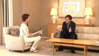 細木かおりの鑑定を受けるヒロミ（右）。(c)テレビ東京